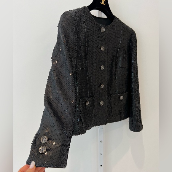 CHANEL 23C RESORT RUNWAY BLACK SEQUINS JACKET SIZE FR 38 / US 6 NWOTS! - Picture 9 of 17